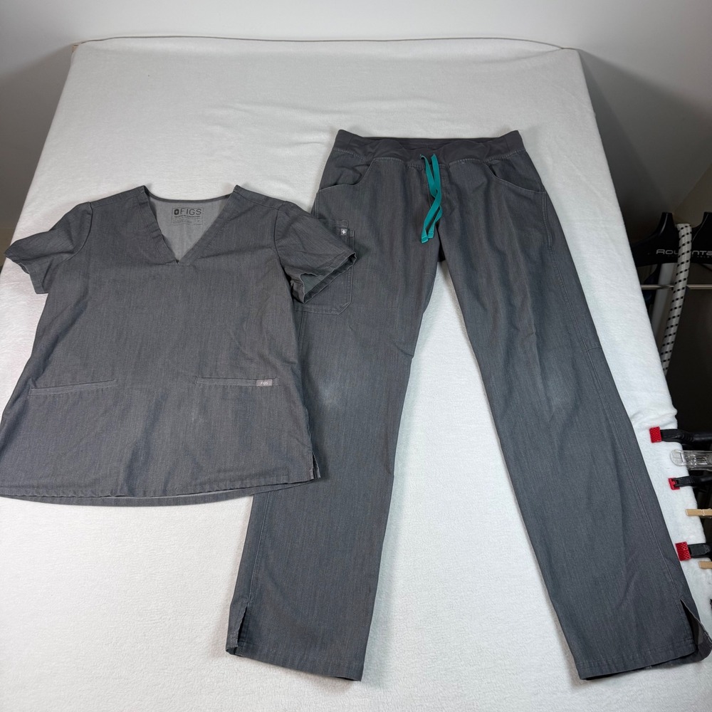 FIGS Technical Scrub Set Medium Gray FIONx V-Neck Cargo Pants Medical Nurse